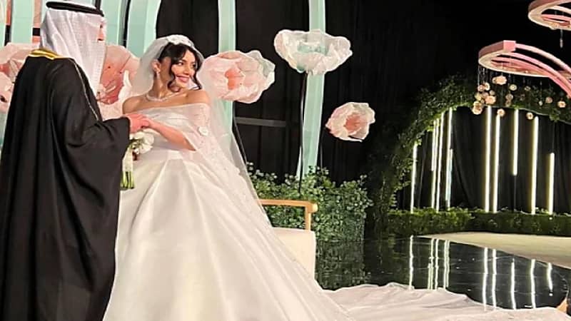 بالفيديو.. دونا الحسين تتألق في حفل زفافها بفستان أبيض أنيق