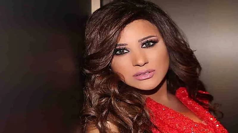 شاهد.. نجوى كرم تفاجئ أحد معجبيها في محل عمله