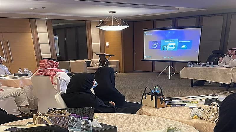 بالصور.. بدء الدورة العلمية القانونية بملتقى تفَقهَ القانوني بالرياض