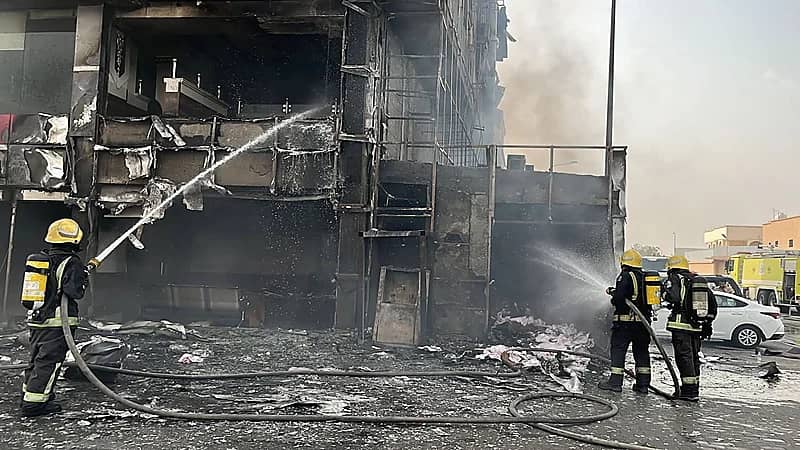 اندلاع حريق بعمارة تجارية بحي الفيحاء
