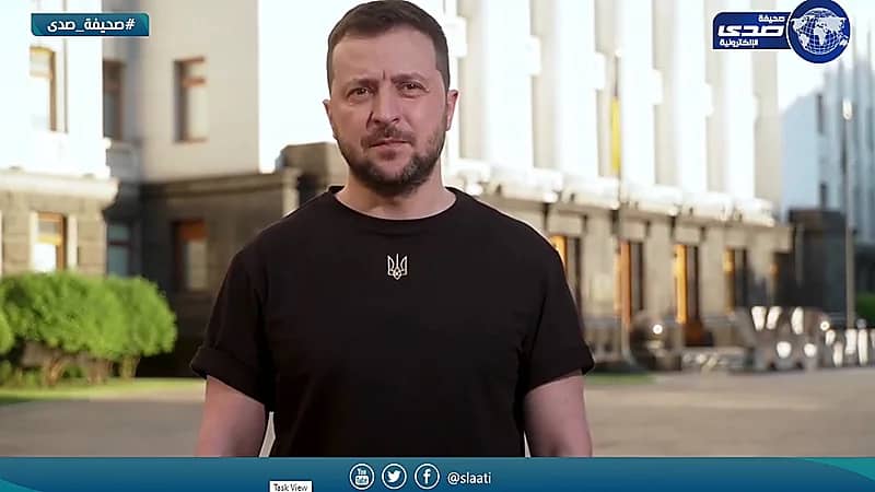 في موقف مضحك.. قناة تدعو مشاهديها لسماع صوت طرد الغازات فتفاجئهم بـ"زيلينسكي"