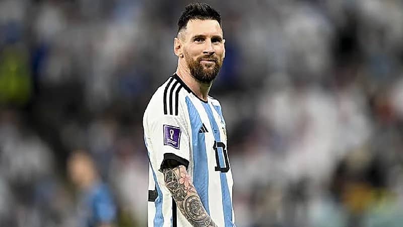 منديل ميسي في المزاد العلني