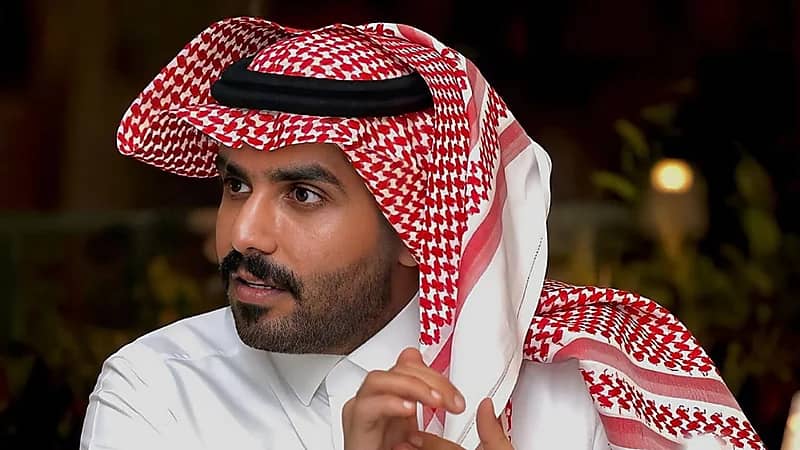 عبدالله الودعاني لزوجته: متى ما تبغين تسافرين إنتِ وصحباتك على حسابي .. فيديو