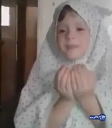 بالفيديو.. ميليشيات النظام السوري تقصف منزل طفلة أثناء ترديدها الدعاء