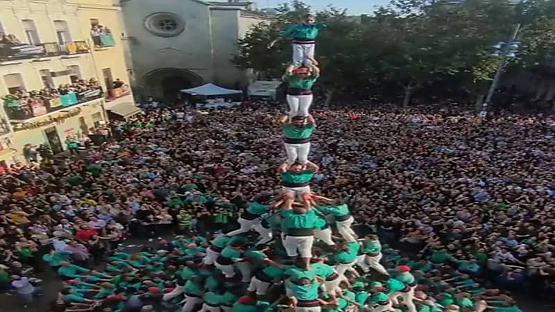 شاهد.. لحظة انهيار هرم بشري في برشلونة