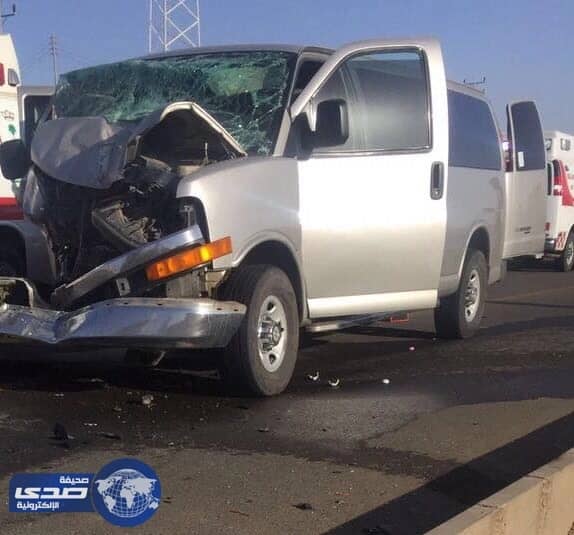 إصابة خمسة معلمات  في حادث تصادم  على طريق المدينة