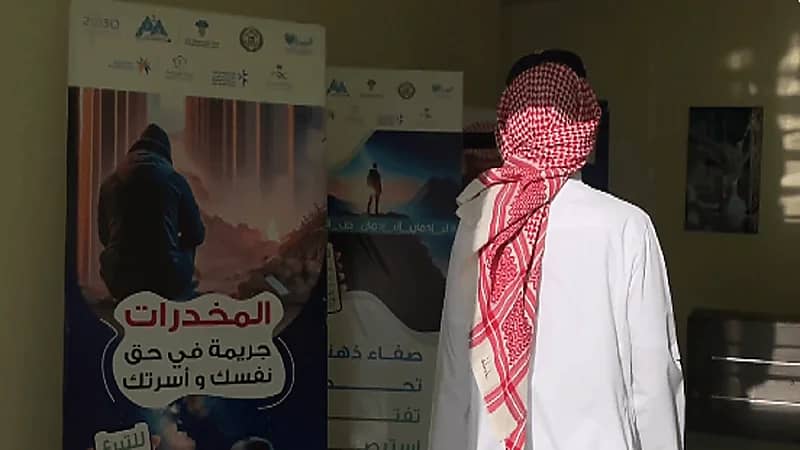 قصة مؤثرة عن رحلة متعافي من الإدمان.. فيديو