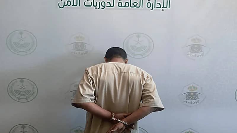 ضبط شخص لترويجه مادة الحشيش المخدر وأقراصاً خاضعة للتداول الطبي بعسير