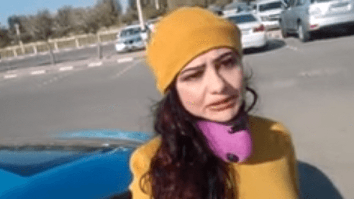 بالفيديو.. ترحيل مهندسة هاجمت الاجراءات الاحترازية