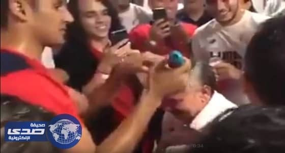 بالفيديو.. لاعب منتخب كوستاريكا يحتفل بالتأهل لمونديال روسيا بطريقة غريبة