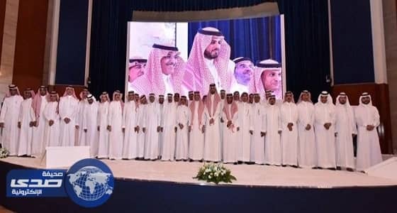 بالصور.. قصي الفواز يطمئن على بعثة المنتخب الوطني ويدشن حصصه التدريبية بدبي