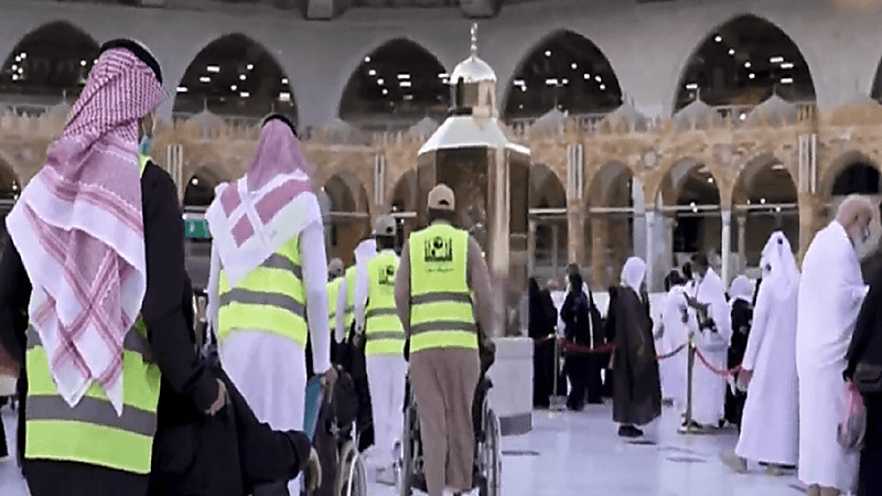 كشافة تعليم مكة تباشر أعمالها التطوعية في إعداد سفر الإفطار