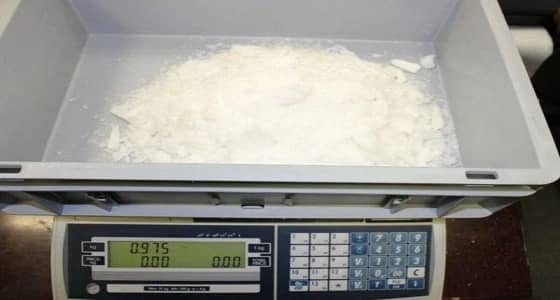 بالصور.. جمرك مطار المدينة يحبط تهريب 975 جراماً من مادة الميثامفيتامين المخدّرة