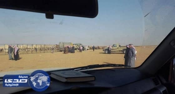 بالصور..رجل أعمال يشتري ممتلكات ورثة صديقه خلال مزاد ليعيدها لهم