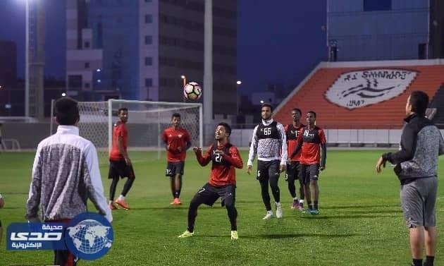 الشباب يستأنف تدريباته في حضور رئيس النادي