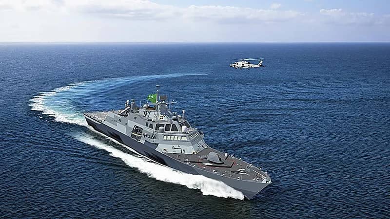 شاهد .. القوات البحرية الملكية تُرسي العارضة الرئيسية لـ "سفينة جلالة الملك سعود"