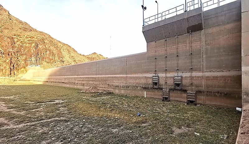 محافظة وادي الفرع تعاني الجفاف ومطالبات بإغلاق بوابات السد