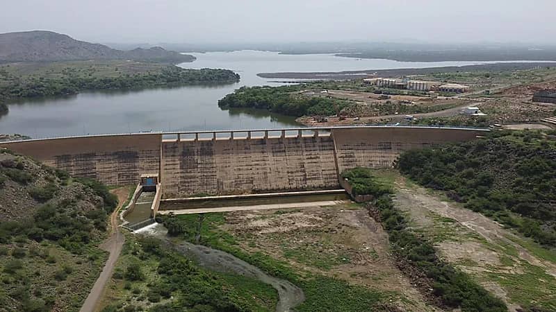 إغلاق بوابات سد وادي ضمد بجازان بعد جريان السيول