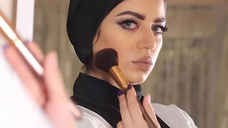 الفاشينيستا نجلاء عبد العزيز تكشف حقيقة خطبتها