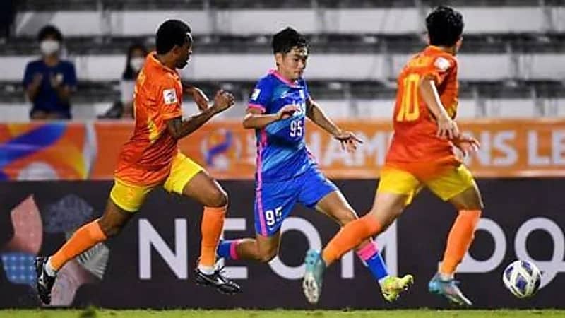 صافرة سعودية تدير مباراة في المجموعة العاشرة بدوري أبطال آسيا 