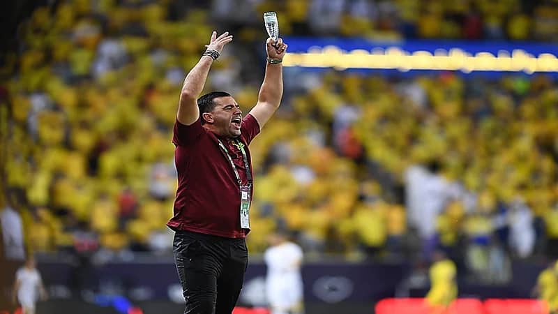 مدرب الاتحاد يمنح اللاعبين راحة يومين 