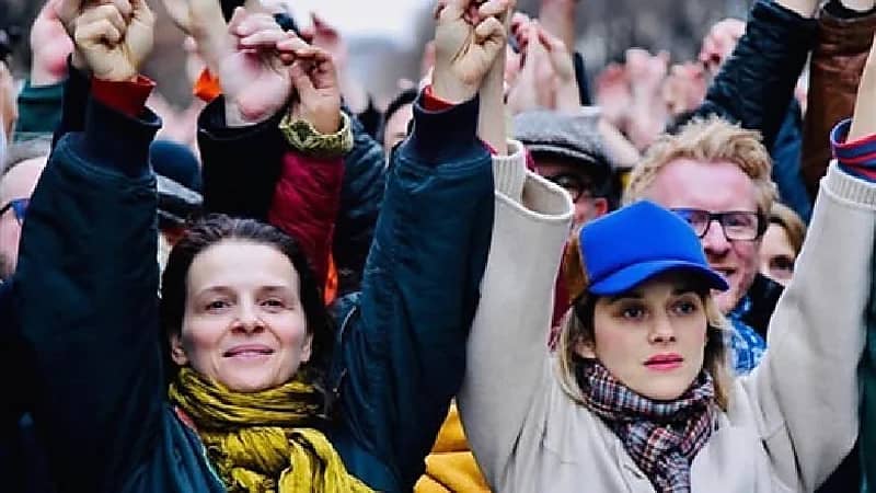 فيديو .. نجمات عالميات يقصنّ شعرهن دعماً لاحتجاجات إيران