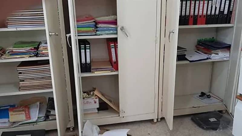 صور.. اقتحام مدرسة في لبنان بهدف السرقة