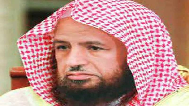 الخضير يوضح حكم صلاة المرأة في لباس عليه صور حيوانات مستور بجلباب الصلاة