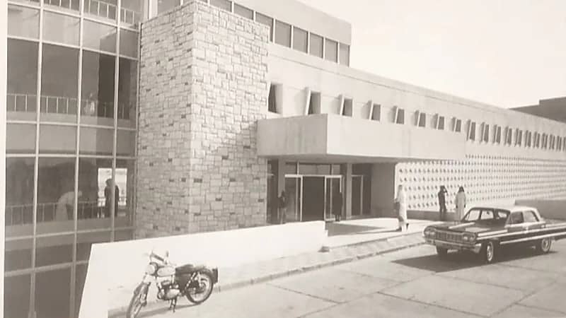 شاهد.. صورة نادرة لمبنى وزارة البترول والثروة المعدنية عام 1385 هجريا