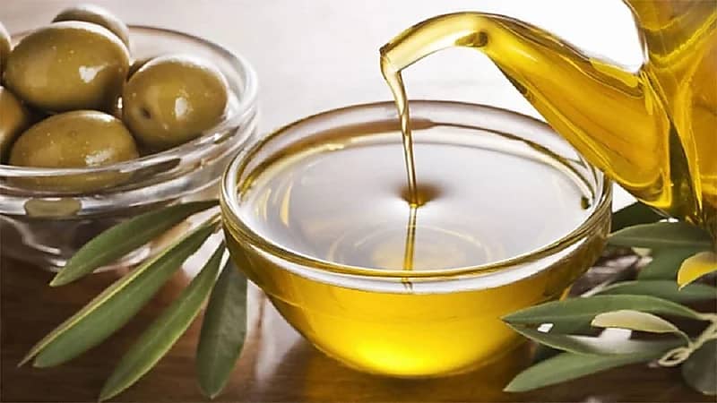الخضيري: زيت الزيتون لا يرفع الدهون الثلاثية والكوليسترول حال تناوله باعتدال