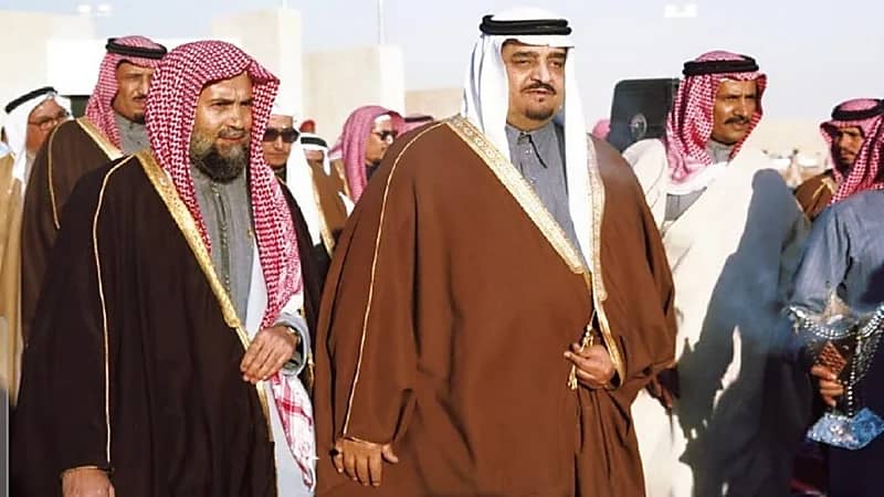 شاهد.. صورة نادرة للملك فهد وخادم الحرمين في حفل وضع حجر الأساس لجامعة الإمام محمد بن سعود  