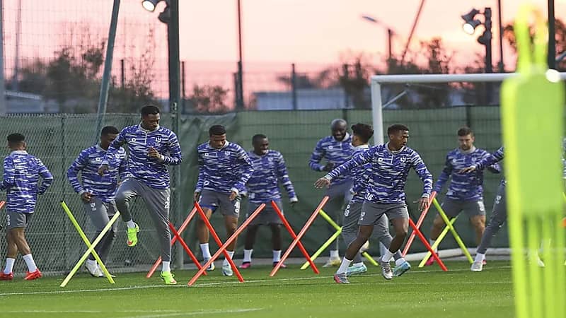 سالم وكاريلو وكويلار يغيبون عن التمرين الرئيسي لنهائي المونديال