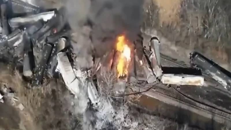 أمريكا تغطي على انفجار قطار يحمل مواد سامة بالأجسام الطائرة  