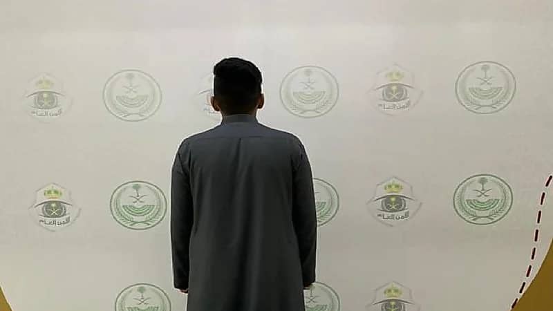 القبض على مواطن ضايق المارة وعطل السير في بريدة