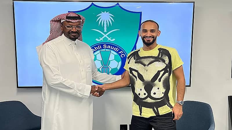 الأهلي يتعاقد رسميا مع عبدالله عطيف