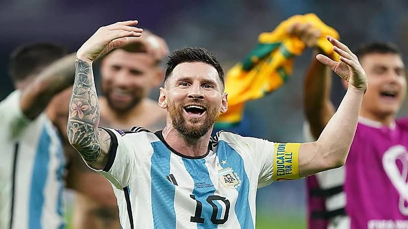 بالفيديو .. لحظة وصول ميسي إلى الأرجنتين