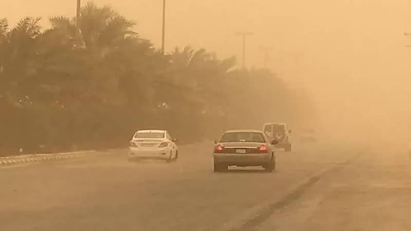 هبوب رياح نشطة على ينبع والرايس