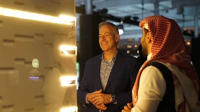 السفير الأمريكي في المملكة يزور معرض ذا لاين في الرياض