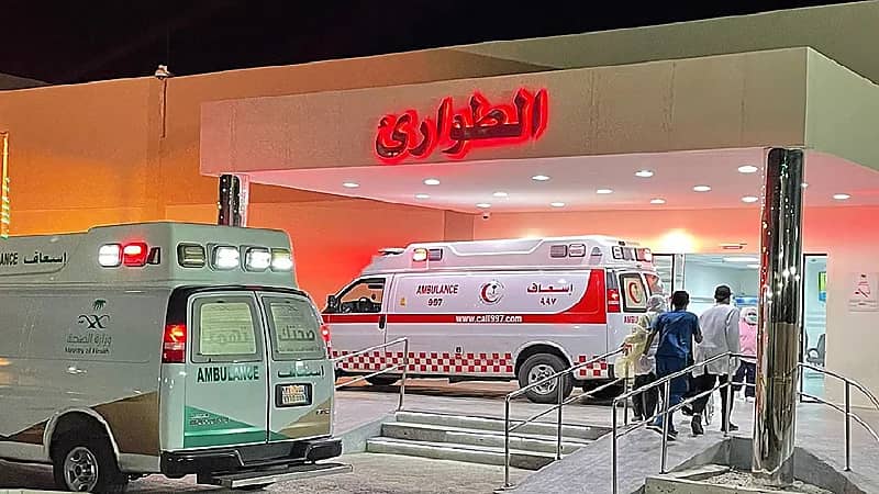 إصابة 5 أشخاص من عائلة واحدة في حادث مروري بالطائف