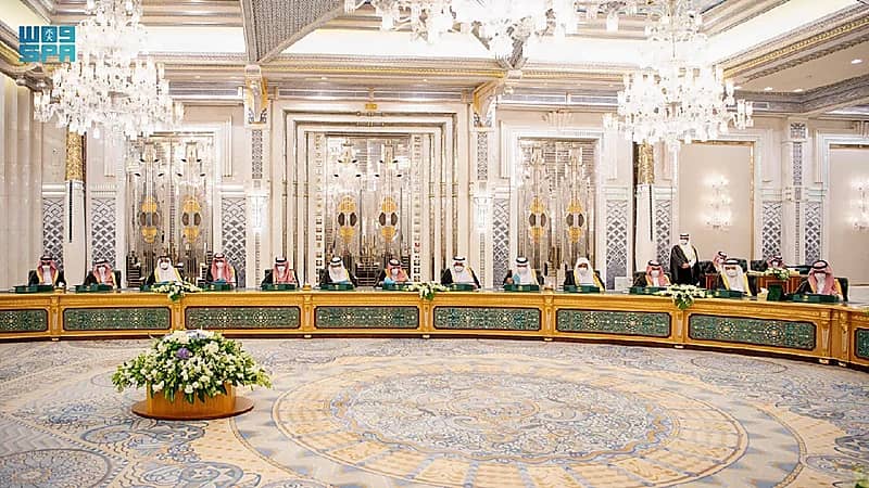 الموافقة على وثيقة آليات ومتطلبات إصدار تأشيرات الزيارة والمرور