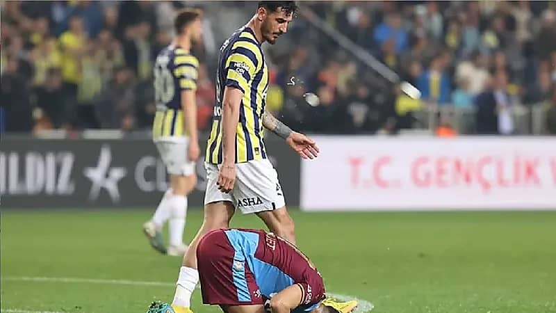 فناربخشه يدافع عن المتهم بالبصق على تريزيغيه أثناء سجوده