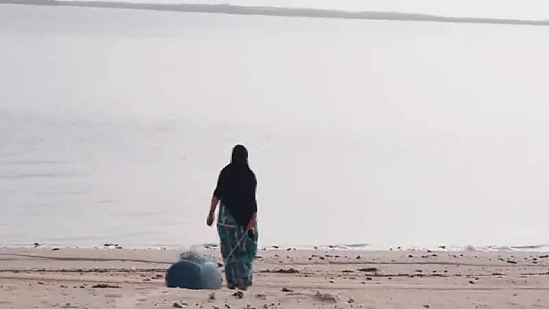 مسنة تمتهن صيد الأسماك بجزر فرسان .. فيديو