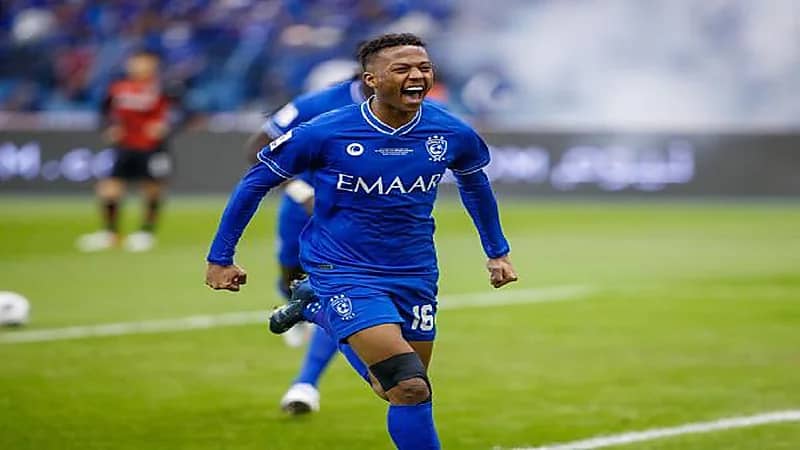 ناصر الدوسري يقترب من الأهلي