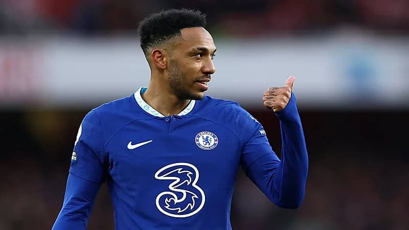 منافسة بين الأهلي والشباب للتعاقد مع أوباميانغ