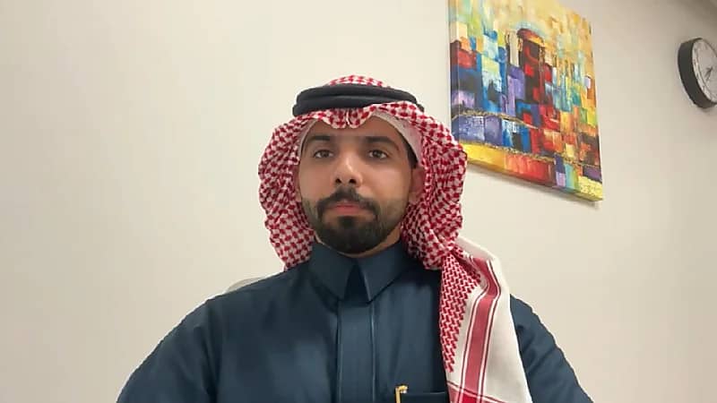 أخصائي: بعض الآباء يدعون المرض بحثا عن اهتمام أبنائهم - فيديو