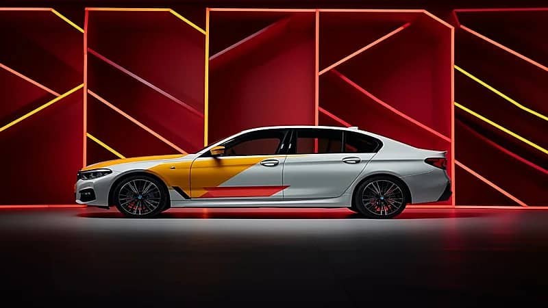 بي إم دبليو تقترب من طرح ميزة تغيير لون السيارة بضغطة زر.. صور