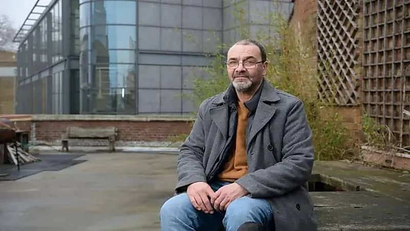 رجل يحصل على البراءة من القتل والاغتصاب بعد 17 عامًا في السجن