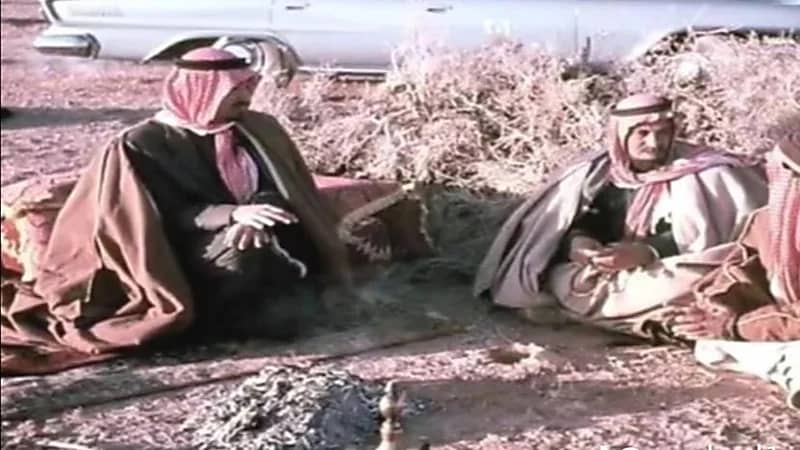 لقطات نادرة للملك خالد تتسم بالبساطة والعفوية