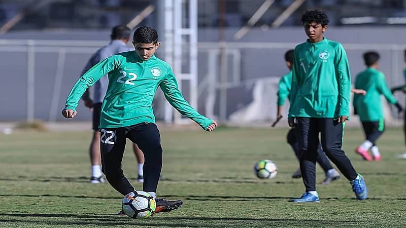 السماح لدوري البراعم بتسجيل لاعبين من المقيمين إقامة نظامية