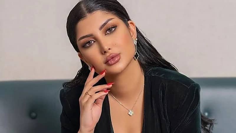 ملكة كابلي تتغزل في نفسها : بشرتي فلتر واتحداكم إذا بيطلع فيها حبوب .. فيديو